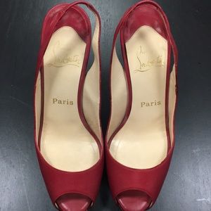 *Almost like New* - Beautiful Bold Red Louboutin!